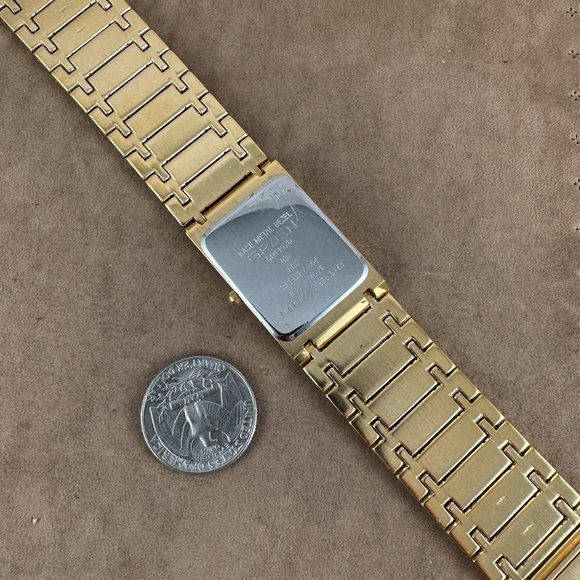 Vintage Gruen Man's 6 Diamond Tank Quartz Watch with Date at 6 - Picture 8 of 9